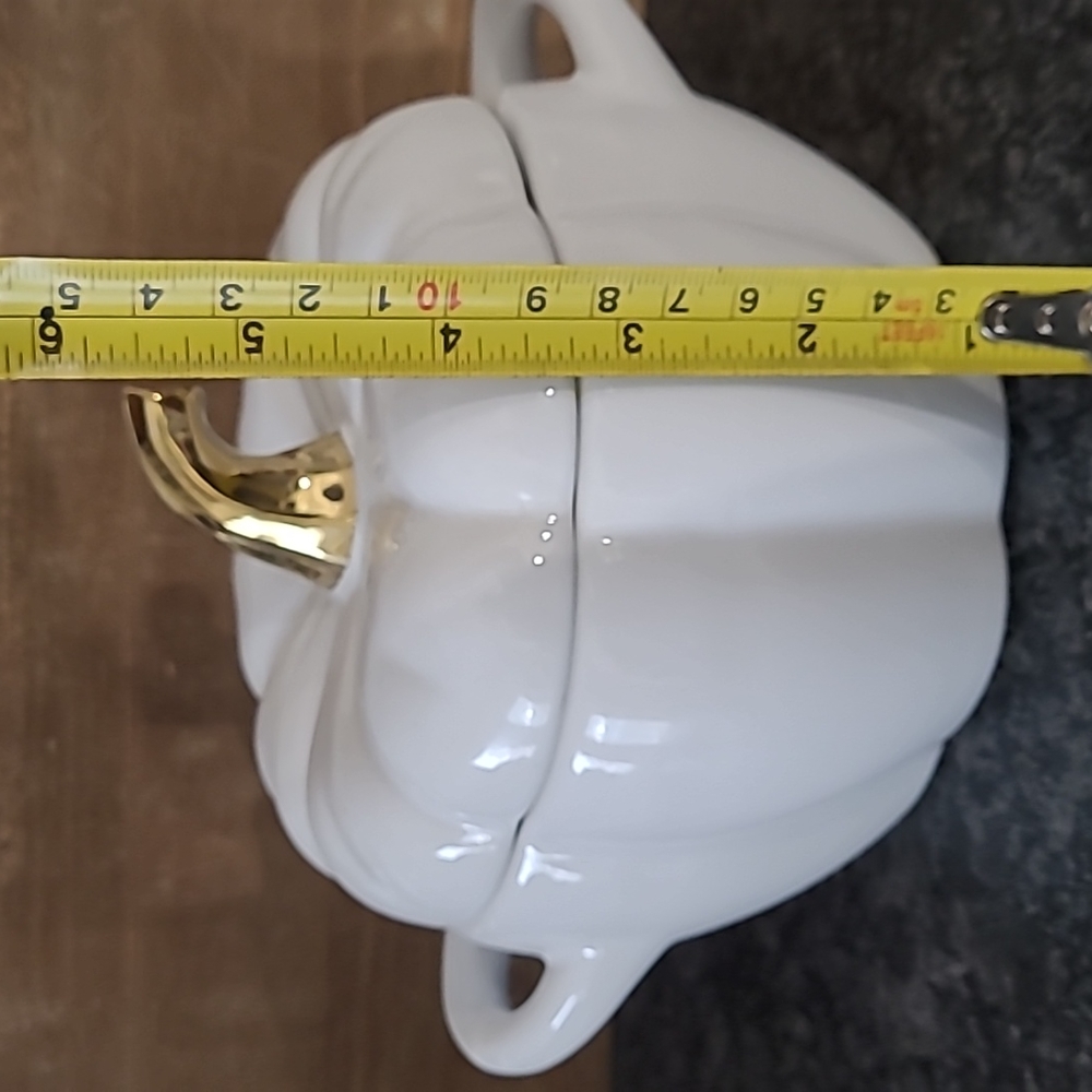 White Ceramic "Pumpkin" Shaped .8 Quart Dip/Soup Dish with Lid - Picture 10 of 13